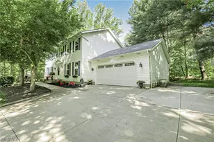 8290 Pine Creek Ct, Chagrin Falls, OH 44023 - Photo 2
