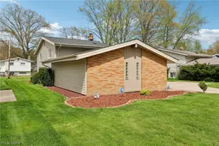 23956 Fairlawn Dr, North Olmsted, OH 44070 - Photo 6