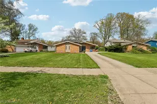 23956 Fairlawn Dr, North Olmsted, OH 44070 - Photo 4