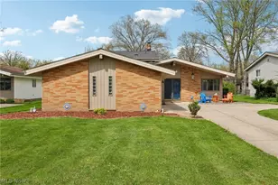 23956 Fairlawn Dr, North Olmsted, OH 44070 - Photo 2