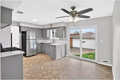 12304 Havana Road, Garfield Heights, OH 44125 - Photo 6