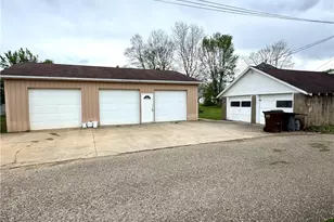 112 Fairview St, West Lafayette, OH 43845 - Photo 4