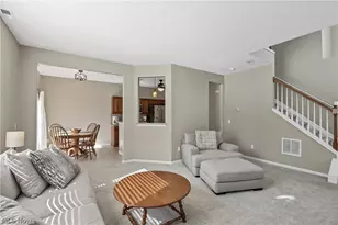 1370 N Yorkshire Dr, Grandview Heights, OH 44147 - Photo 14