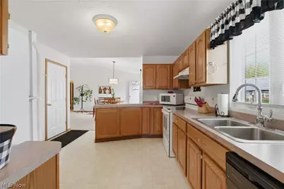 519 Heather Woods Drive, Elyria, OH 44035 - Photo 18