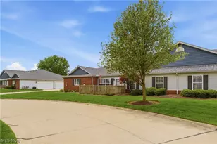 519 Heather Woods Dr, Elyria, OH 44035 - Photo 2