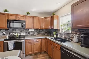 307 Teal Cir, Coventry, OH 44319 - Photo 4