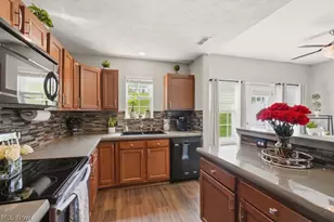 307 Teal Cir, Coventry, OH 44319 - Photo 6