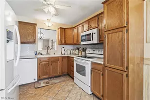 3198 Mariners Island Dr NW, Canton, OH 44708 - Photo 8