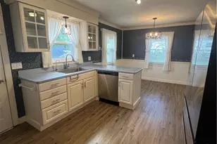 1945 Chatam St, Cuyahoga Falls, OH 44221 - Photo 4