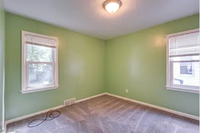 407 E 330th Street, Willowick, OH 44095 - Photo 16