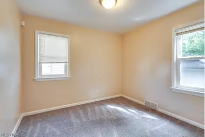 407 E 330th Street, Willowick, OH 44095 - Photo 14