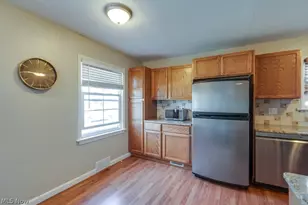 407 E 330th St, Willowick, OH 44095 - Photo 8