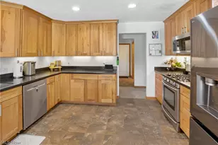 269 Chart Rd, Cuyahoga Falls, OH 44223 - Photo 8