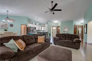 118 Sassafras Dr, Vermilion, OH 44089 - Photo 2