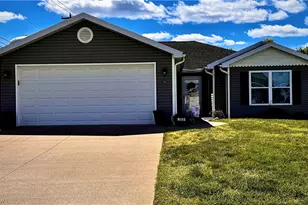 703 Oak Tree Ln, Belpre, OH 45714 - Photo 2