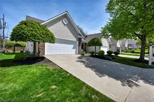63 Sunset Cove Cir, Eastlake, OH 44095 - Photo 2