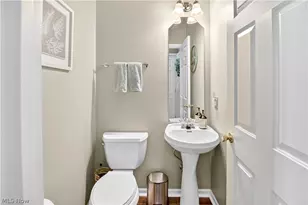 1557 N Yorkshire Dr, Grandview Heights, OH 44147 - Photo 16