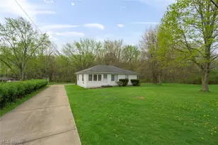 1603 Grandview Rd, Lake Milton, OH 44429 - Photo 2