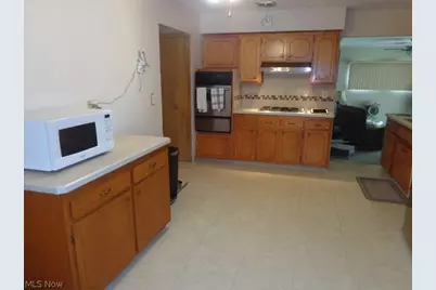 6195 Jamestown Drive, Parma, OH 44134 - Photo 12