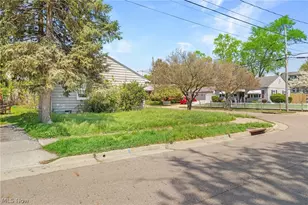 910 Ardella Ave, Akron, OH 44306 - Photo 26