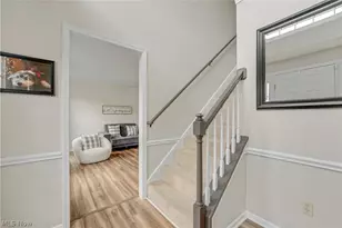 141 McCleary Ct, Sagamore Hills, OH 44067 - Photo 2