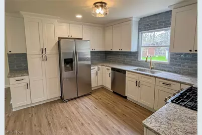 42009 Adelbert Street, Elyria, OH 44035 - Photo 6