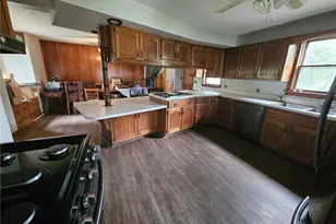 8212 White Rd, Burbank, OH 44214 - Photo 4