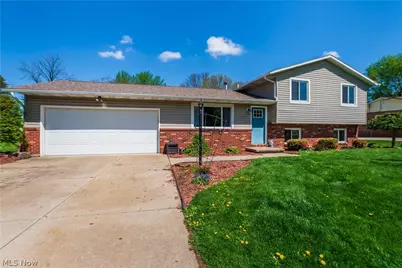 2375 Yorktown Street NW, Uniontown, OH 44685 - Photo 4