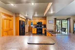 98 Jade Cir, Canfield, OH 44406 - Photo 8