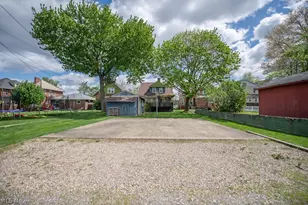 716 N Dawson St, Uhrichsville, OH 44683 - Photo 6