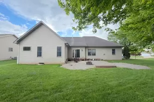 611 Parkdale Dr, Dover, OH 44622 - Photo 2
