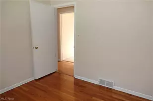 1661 Chelmsford Rd, Mayfield Heights, OH 44124 - Photo 20