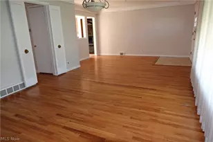 1661 Chelmsford Rd, Mayfield Heights, OH 44124 - Photo 8