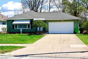 1661 Chelmsford Rd, Mayfield Heights, OH 44124 - Photo 2