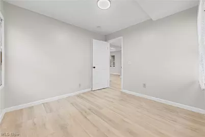 27182 Oriole Avenue, Euclid, OH 44132 - Photo 6
