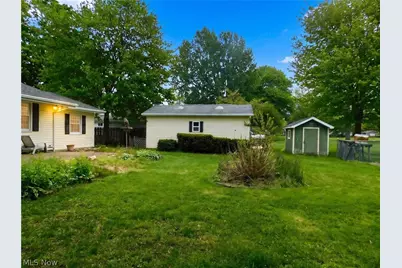 7386 Lake Road, Madison, OH 44057 - Photo 8