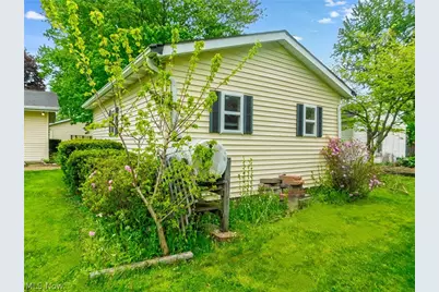 7386 Lake Road, Madison, OH 44057 - Photo 12