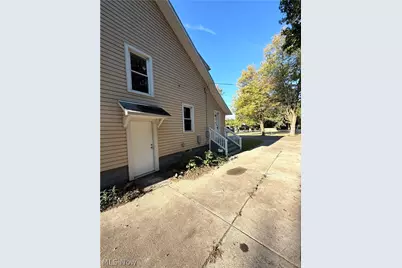 3687 Franklin Avenue, Hubbard, OH 44425 - Photo 2