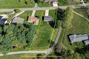 592 Hilan Ave SW, New Philadelphia, OH 44663 - Photo 2