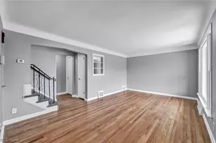 11109 Langton Ave, Garfield Heights, OH 44125 - Photo 8