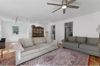 5268 Edenhurst Road, Lyndhurst, OH 44124 - Photo 14