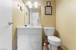 5268 Edenhurst Rd, Lyndhurst, OH 44124 - Photo 16
