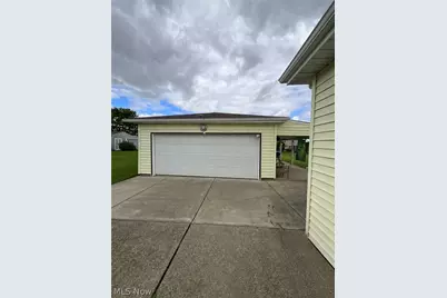 525 W Omar Street, Struthers, OH 44471 - Photo 2