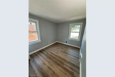 18413 Waterbury Avenue, Maple Heights, OH 44137 - Photo 6