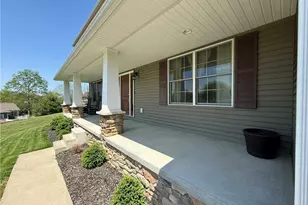 235 Briarwood Dr SE, New Philadelphia, OH 44663 - Photo 2