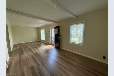 18505 Raymond Street, Maple Heights, OH 44137 - Photo 2