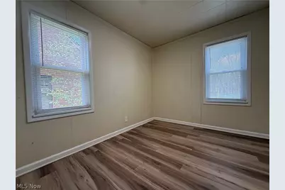 18505 Raymond Street, Maple Heights, OH 44137 - Photo 10