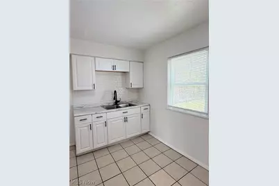 18505 Raymond Street, Maple Heights, OH 44137 - Photo 6