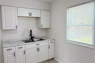 18505 Raymond St, Maple Heights, OH 44137 - Photo 6