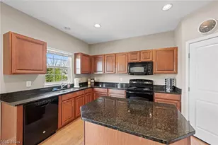 3819 Arcadia Cir, Willoughby, OH 44094 - Photo 2